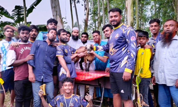 বগুড়ায় মিনি-বার ফুটবল টুর্নামেন্ট ফাইনাল খেলার পুরস্কার বিতরণ 